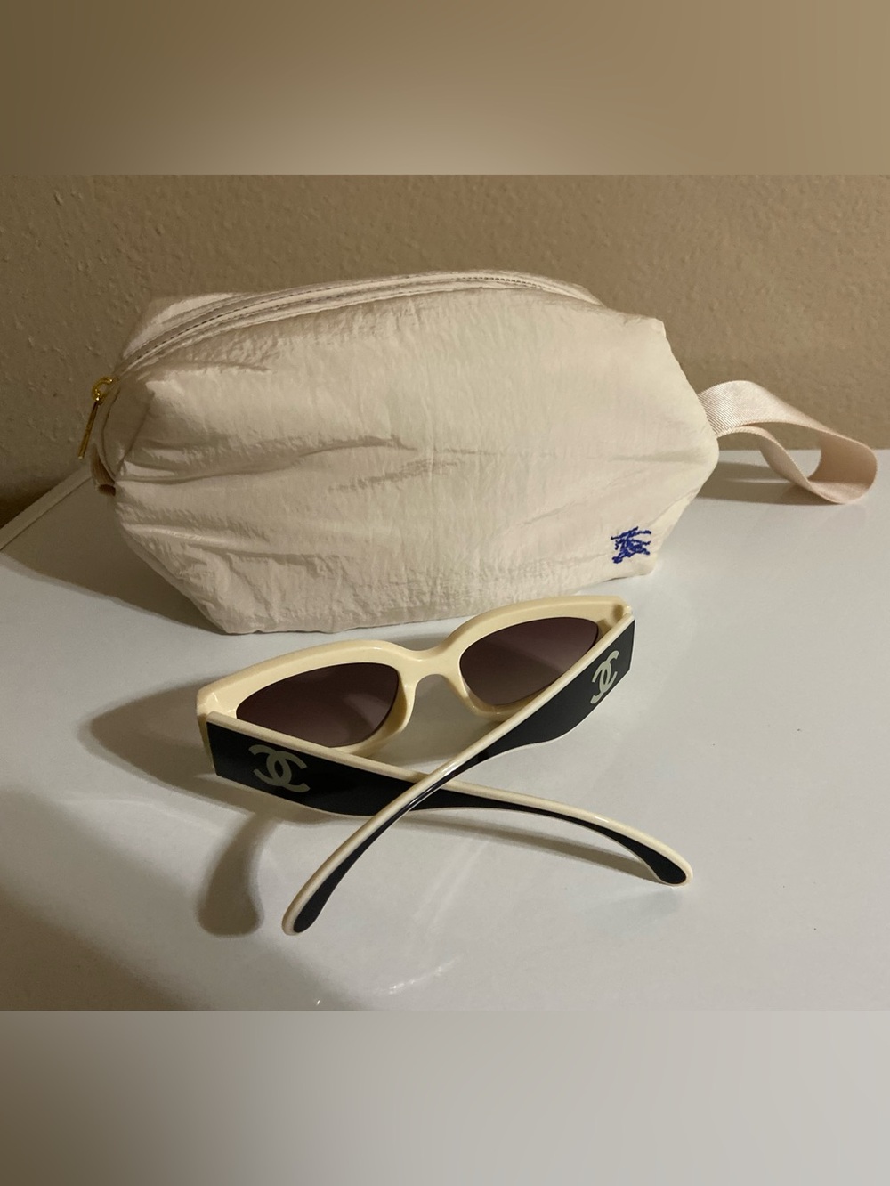 CHANEL Cream and Black Cat-Eye Sunglasses with Logo Temples